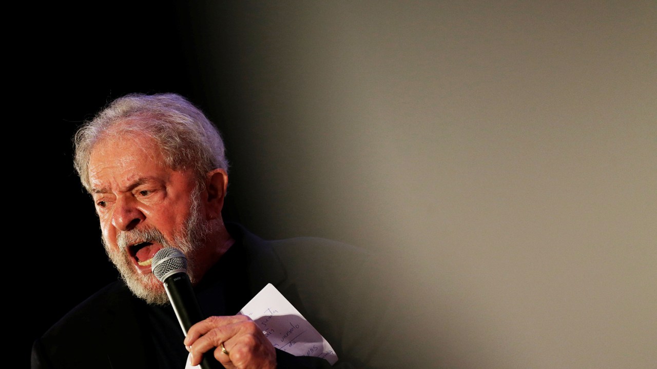 O ex-presidente Lula discursa durante o Congresso Nacional do PCdoB, realizado em Brasília (DF) - 19/11/2017