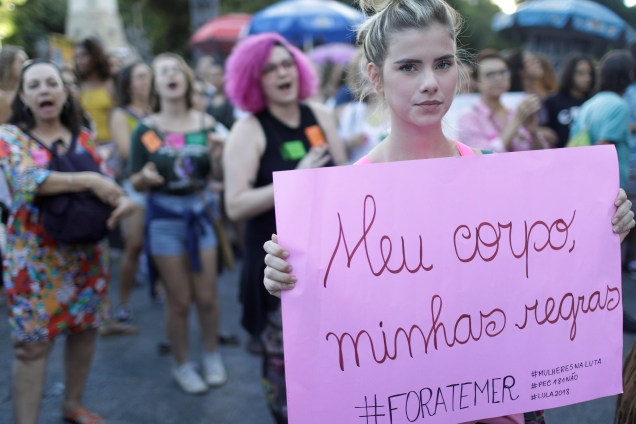 Mulheres protestam contra PEC 181 que pode criminalizar o aborto, no Rio de Janeiro - 13/11/2017