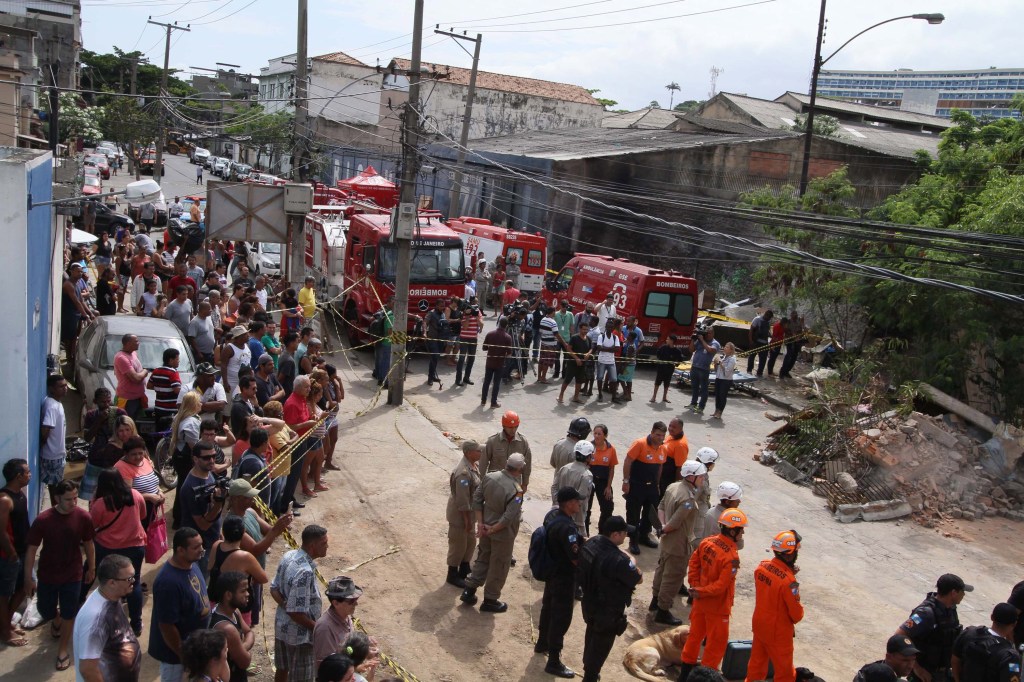 Queda de muro em Benfica, no Rio, deixa morto e feridos