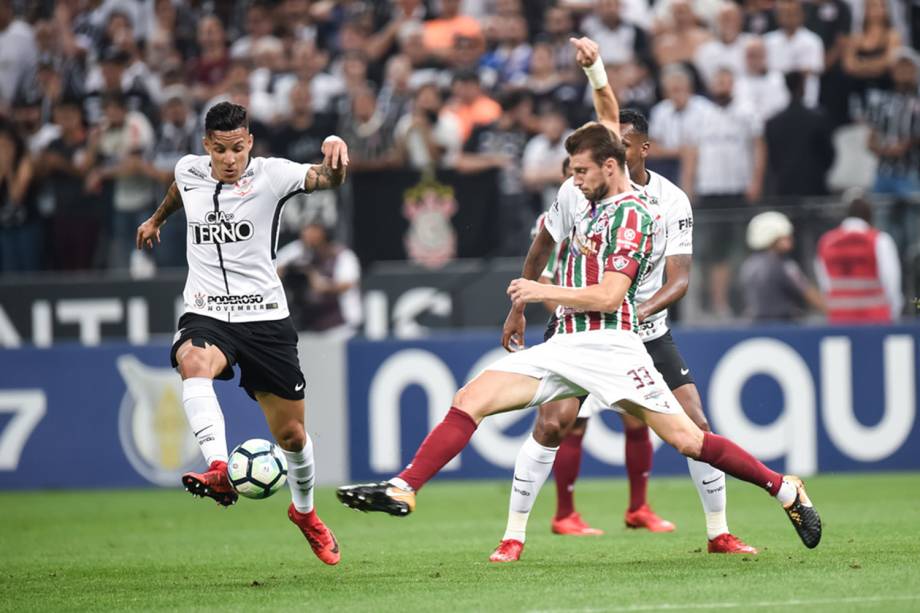 Lance na partida entre Corinthians e Fluminense, pela 35ª rodada do Campeonato Brasileiro, no Itaquerão