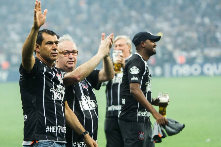 O técnico Carille, do Corinthians, comemora título do Campeonato Brasileiro, após vencer o Fluminense, no Itaquerão - 15/11/2017