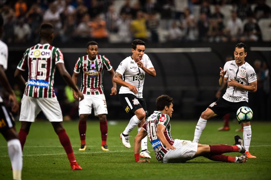 Corinthians e Fluminense se enfrentam pela 35ª rodada do Campeonato Brasileiro no Itaquerão