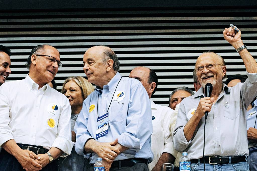 SP - F¿RMULA 1/GP DO BRASIL - POLÕTICA - O governador Geraldo Alckmin, JosÈ Serra e Alberto Goldman durante a ConvenÁ¿o Estadual do PSDB de S¿o Paulo, na Assembleia Legislativa, zona sul da capital paulista, neste domingo. 12/11/2017 - Foto: AMANDA PEROBELLI/ESTAD¿O CONTE¿DO