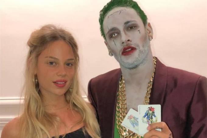 Neymar curte festa de Halloween com a modelo Bar Zomer