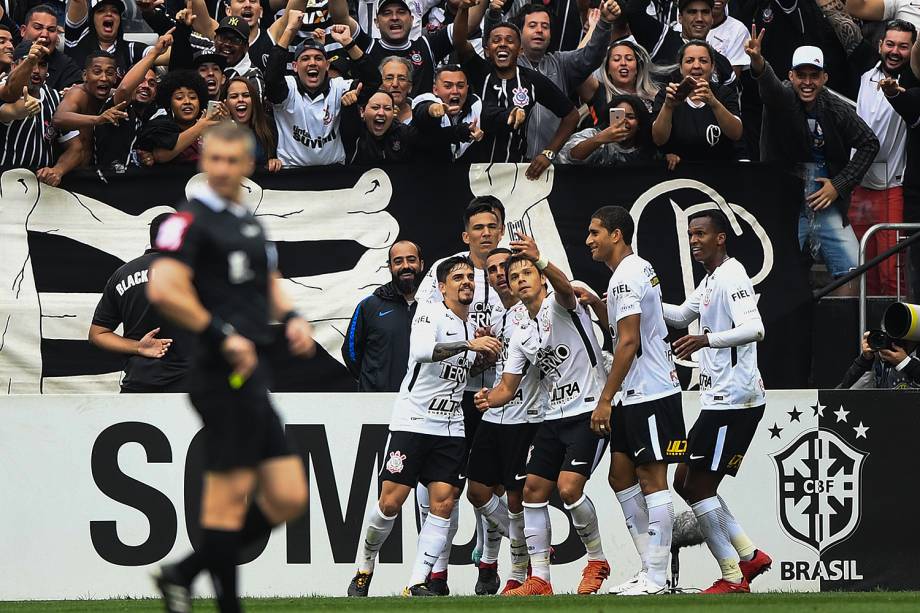 Romero do Corinthians comemora gol durante partida contra o Palmeiras válida pela 32ª rodada do Campeonato Brasileiro de 2017, na Arena Corinthians - 05/11/2017