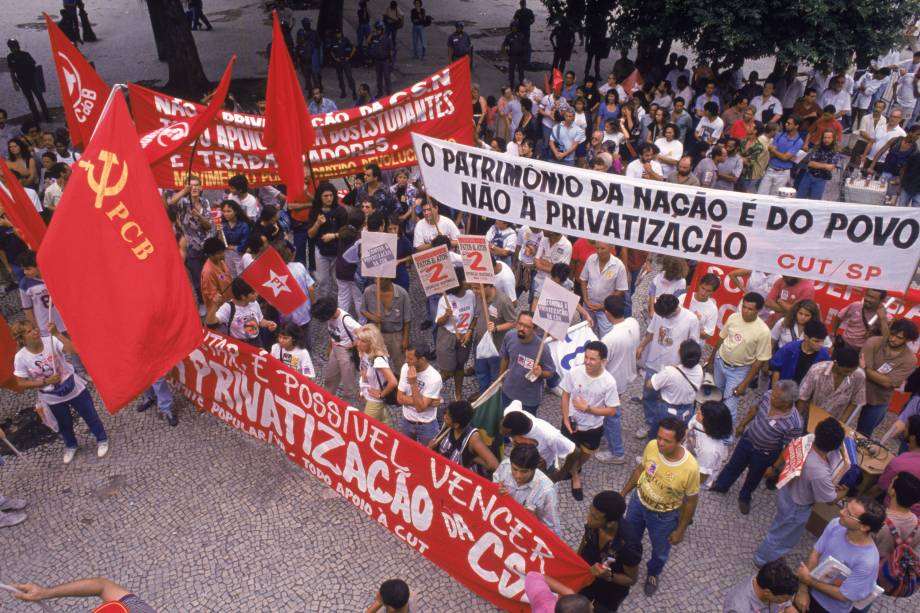 Manifestação contra o leilão da CSN, em frente ao prédio da Bolsa de Valores em São Paulo - 04/02/1993