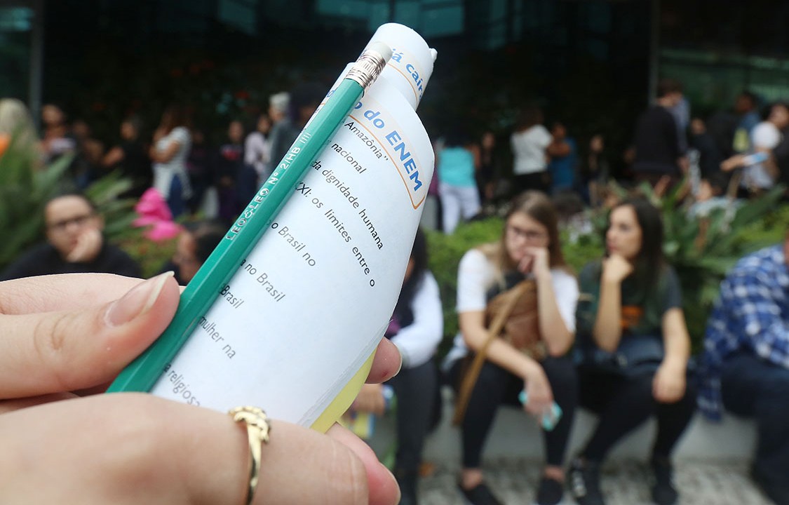 Estudantes se preparam minutos antes da prova do ENEM, no campus da UNIP da Avenida Vergueiro, em São Paulo