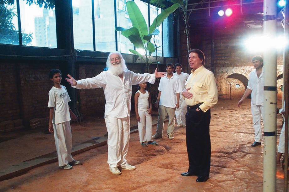 José Celso Martinez Correa e Sílvio Santos, que está visitando o Teatro Oficina.