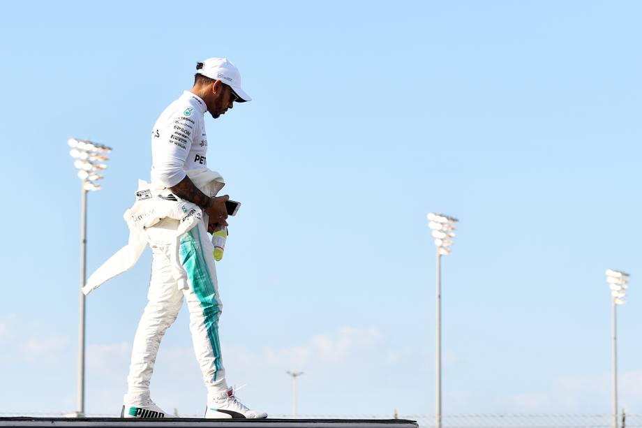 O piloto britânico Lewis Hamilton, da Mercedes, antes da largada para o Grande Prêmio de Abu Dhabi de Fórmula 1,  realizado no Circuito Yas Marina, nos Emirados Árabes Unidos - 26/11/2017