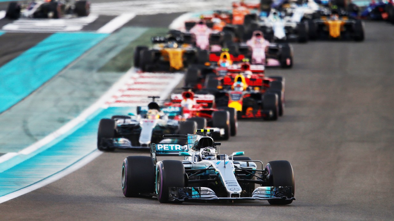 O piloto da equipe Mercedes, Valtteri Bottas, durante o Grande Prêmio de Abu Dhabi de Fórmula 1, realizado no Circuito Yas Marina - 26/11/2017