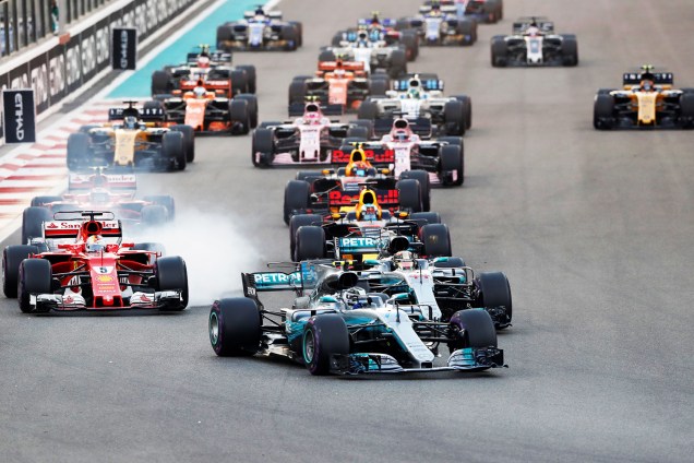 O piloto da equipe Mercedes, Valtteri Bottas, durante o Grande Prêmio de Abu Dhabi de Fórmula 1, realizado no Circuito Yas Marina - 26/11/2017