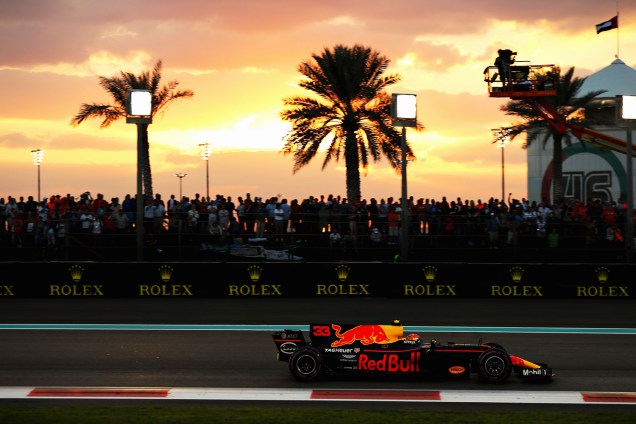 O piloto Max Verstappen, da equipe Red Bull, durante o Grande Prêmio de Abu Dhabi de Fórmula 1, realizado no Circuito Yas Marina - 26/11/2017