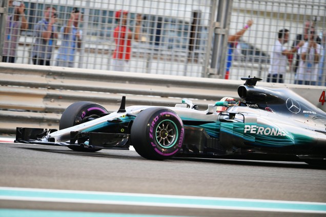 O piloto Lewis Hamilton, da equipe Mercedes, durante o Grande Prêmio de Abu Dhabi de Fórmula 1, realizado no Circuito Yas Marina - 26/11/2017