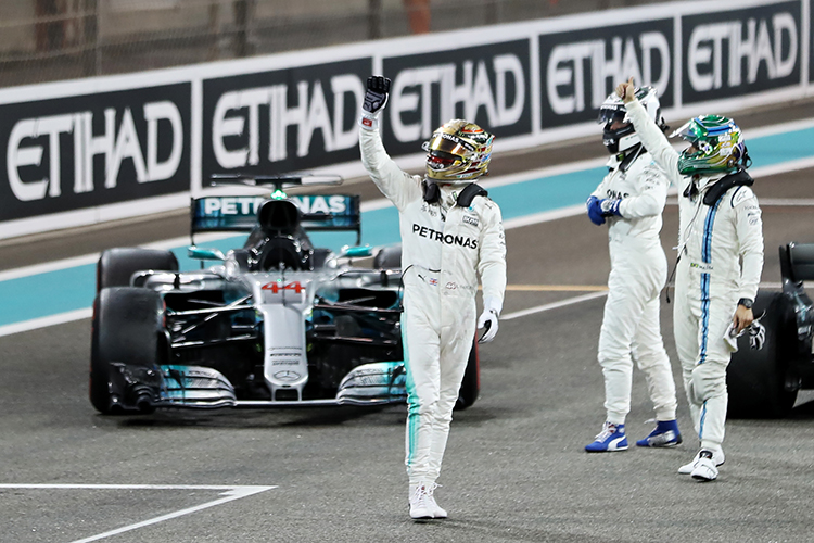 Valtteri Bottas comemora após vencer o Grande Prêmio de Abu Dhabi de Fórmula 1 - 26/11/2017