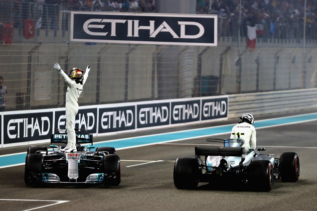 Valtteri Bottas comemora após vencer o Grande Prêmio de Abu Dhabi de Fórmula 1 - 26/11/2017