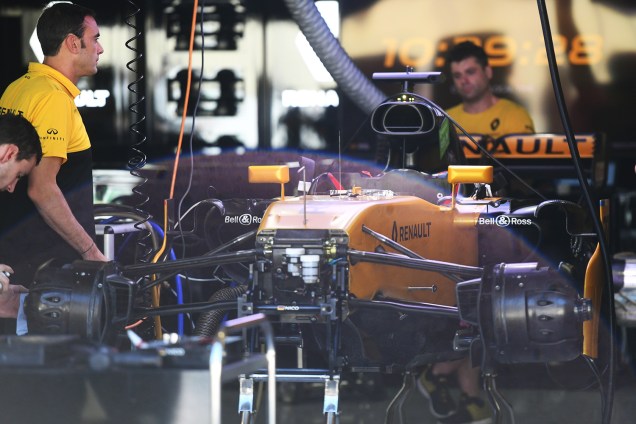 Equipe da Renault antes da largada do GP do Brasil, no Autódromo de Interlagos