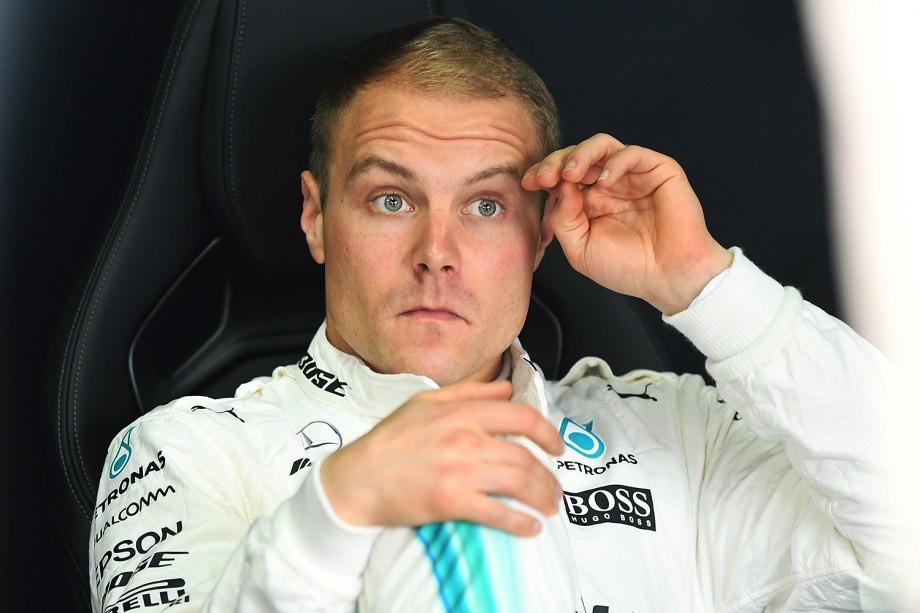 O piloto finlandês Valtteri Bottas da Mercedes durante primeiro dia de treino livre para o Grande Prêmio do Brasil em Interlagos - 10/11/2017