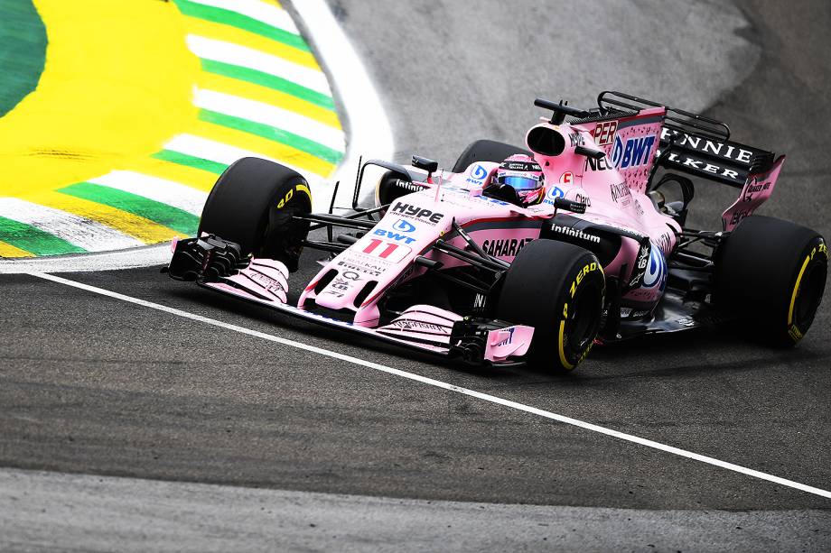 O piloto mexicano Sergio Pérez, da Force India, durante segundo dia de treino livre para o Grande Prêmio do Brasil, no Autódromo de Interlagos - 11/11/2017