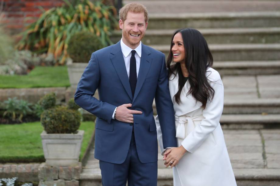 Príncipe Harry e sua noiva Meghan Markle, posam para foto no Sunken Garden no Palácio de Kensington, em Londres - 27/11/2017