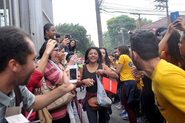 Últimos estudantes chegam correndo para prova do ENEM minutos antes dos portões se fecharem no campus da Uninove Barra Funda, em São Paulpo