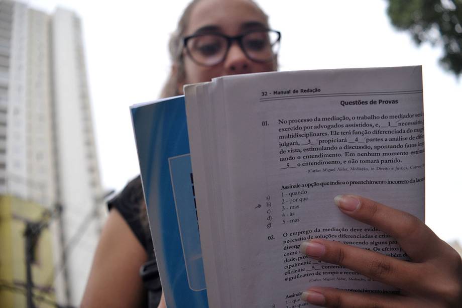 Estudantes se preparam para realização da prova do ENEM, no campus da Uninove Barra Funda, em São Paulo