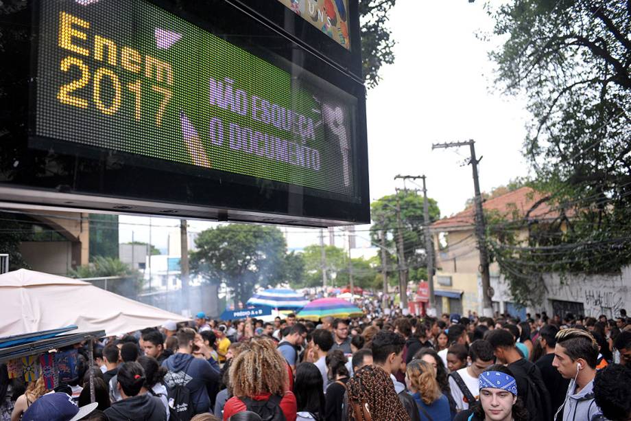 Estudantes se preparam para realização da prova do ENEM, no campus da Uninove Barra Funda, em São Paulo