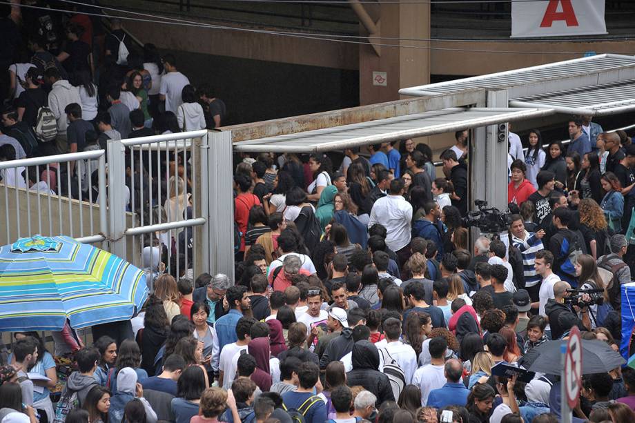 Estudantes se preparam para realização da prova do ENEM, no campus da Uninove Barra Funda, em São Paulo