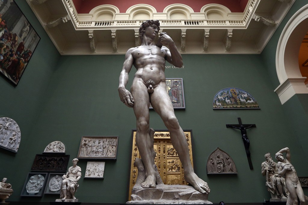 Davi, de Michelangelo, exposta em Londres