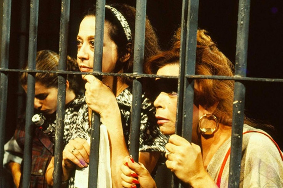 Débora Bloch, Fernanda Montenegro e Consuelo Leandro na novela 'Cambalacho', de <span>Silvio de Abreu</span>