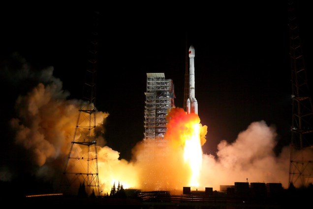 Dois satélites tipo BeiDou-3, são lançados de um mesmo foguete da plataforma de lançamento da Xichang Satellite, na província de Sichuan, China - 05/11/2017