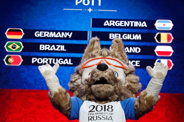 Mascote oficial da Copa do Mundo de 2018, lobo Zabivaka, durante os preparativos para sorteio dos grupos em Moscou, na Rússia - 29/11/2017