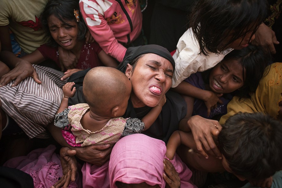 Tumulto durante distribuição de alimentos em campo de refugiados rohingya em Bangladesh - 28/11/2017