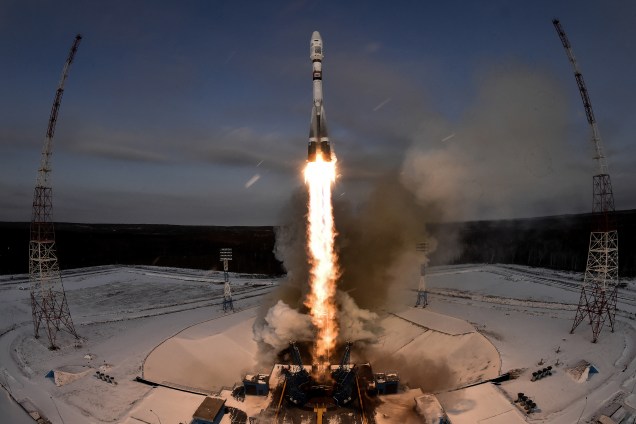O foguete Soyuz-2.1b que transporta o satélite meteorológico Meteor-M 2-1 e outros equipamentos é lançado ao espaço da plataforma no cosmódromo de Vostochny, fora da cidade de Uglegorsk, a cerca de 200 kms da cidade de Blagoveshchensk, na Rússia - 28/11/2017