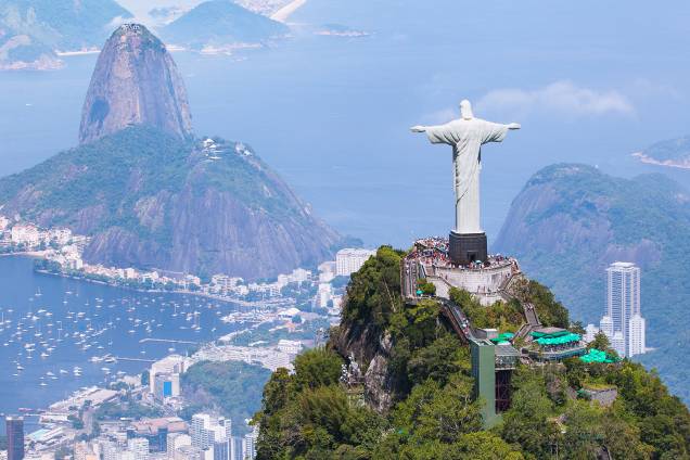 Vista aérea do Cristo Redentor e do Corcovado, no Rio de Janeiro (RJ) - 28/12/2013