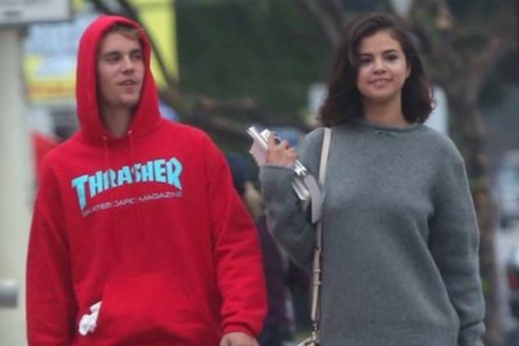 Justin Bieber e Selena Gomez são vistos passeando juntos em Los Angeles