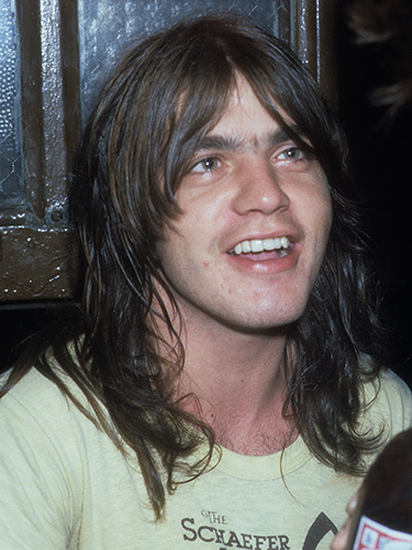 O guitarrista da banda AC/DC, Malcolm Young, em Nova York - 01/01/1977 O guitarrista da banda AC/DC, Malcolm Young, em Nova York - 01/01/1977