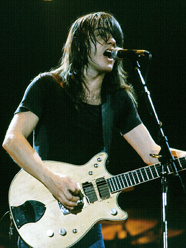 O guitarrista da banda AC/DC, Malcolm Young, durante apresentação no estado da Califórnia - 19/06/1988 O guitarrista da banda AC/DC, Malcolm Young, durante apresentação no estado da Califórnia - 19/06/1988