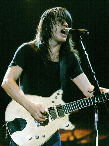 O guitarrista da banda AC/DC, Malcolm Young, durante apresentação no estado da Califórnia - 19/06/1988