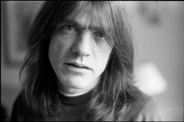 O guitarrista da banda AC/DC, Malcolm Young, posa para retrato na Alemanha - 1995 O guitarrista da banda AC/DC, Malcolm Young, posa para retrato na Alemanha - 1995