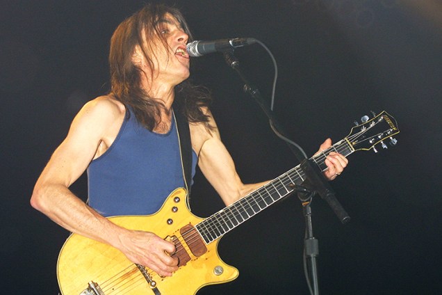 O guitarrista da banda AC/DC, Malcolm Young - 2003