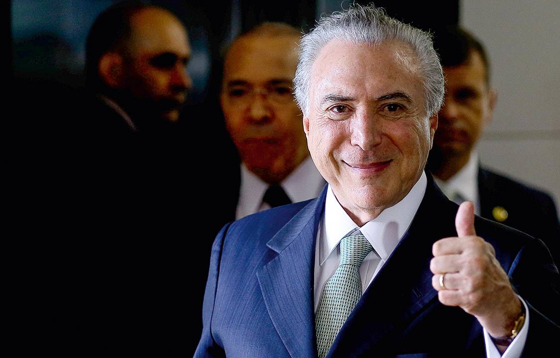 BRASÍLIA, DF, 14.02.2017: CONSELHÃO-REUNIÃO - O presidente Michel Temer deixa o prédio da ENAP após reunião do Conselho de Desenvolvimento Econômico, em Brasília (DF), nesta terça-feira (14). Credito: Alan Marques/Folhapress