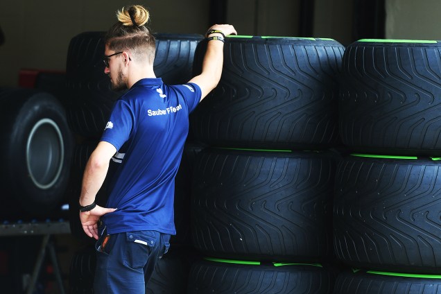 Movimentação no Autódromo de Interlagos antes do início dos treinos para o Grande Prêmio do Brasil de Fórmula 1