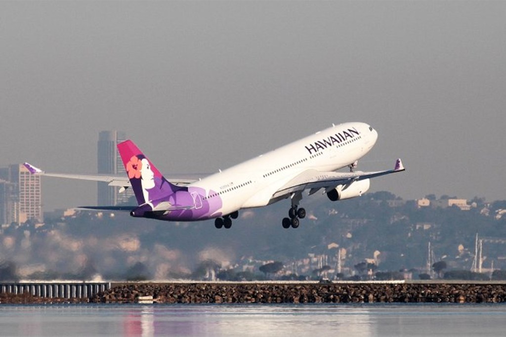 Avião pega fogo ao aterrisar no aeroporto de Seattle