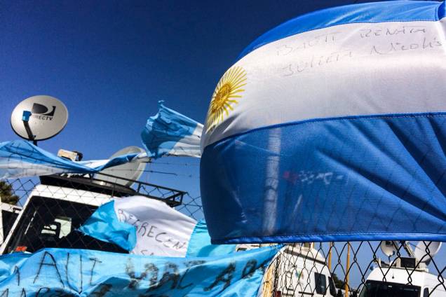 Familiares rezam por tripulantes do submarino San Juan em Mar del Plata, na Argentina - 24/11/2017 Familiares rezam por tripulantes do submarino San Juan em Mar del Plata, na Argentina - 24/11/2017