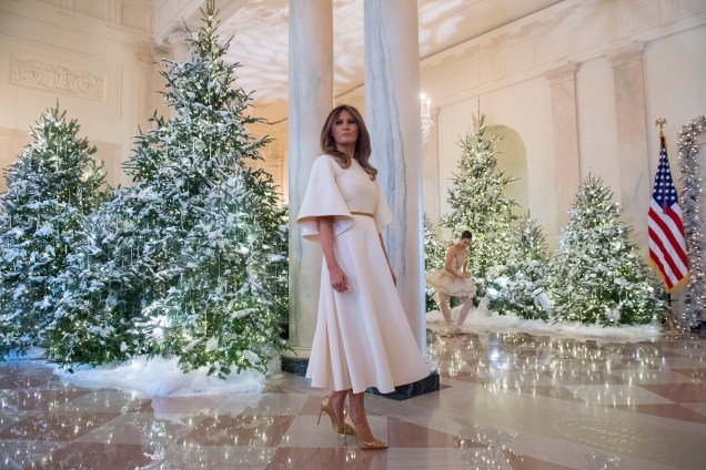 A primeira-dama dos EUA, Melania Trump durante visita às decorações de Natal na Casa Branca, em Washington