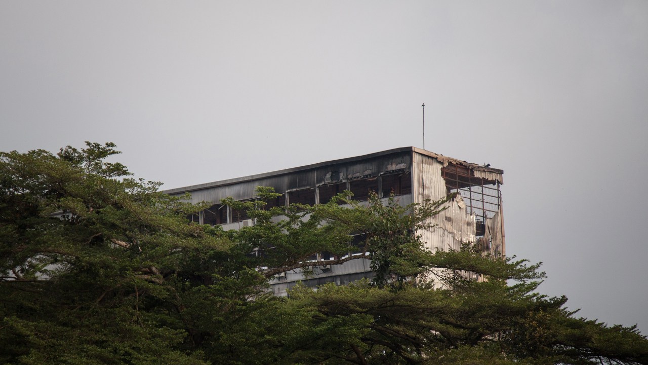 Incêndio no Parlamento camaronês