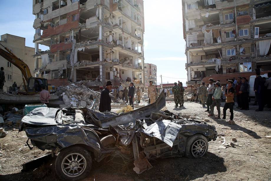 Prédios destruídos na cidade de Sarpol-e Zahab após terremoto atingir a fronteira entre o Iraque e o Irã - 13/11/2017