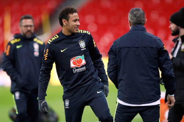 Neymar durante coletiva de imprensa, antes do amistoso contra a Inglaterra, no Estádio Wembley, em Londres