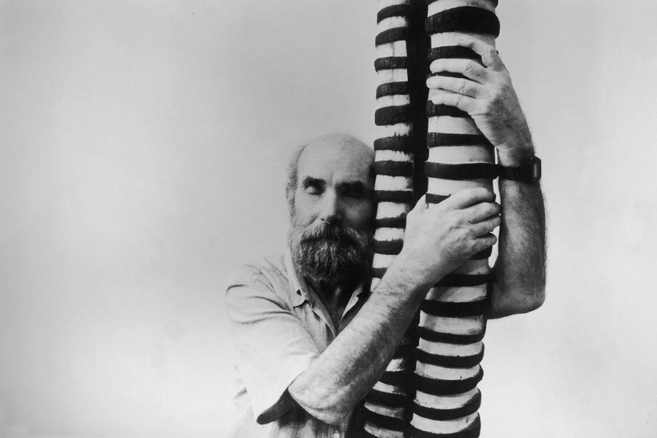 Frans Krajcberg, escultor polonês naturalizado brasileiro - 27/08/1986