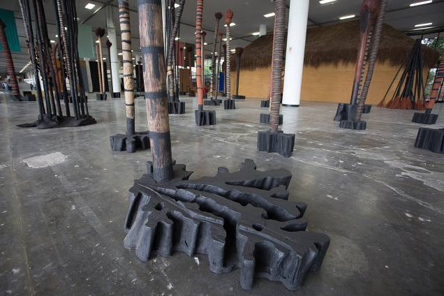 32ª Bienal de Artes de São Paulo, no Pavilhão do Ibirapuera. Obra de Frans Krajcberg - 29/08/2016 32ª Bienal de Artes de São Paulo, no Pavilhão do Ibirapuera. Obra de Frans Krajcberg - 29/08/2016